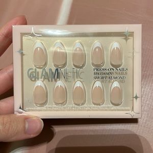 Glamnetic French tip press on nails